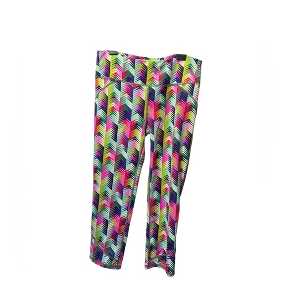 Fabletics Powerhold Mid-Rise Chevron Capri Legging - Picture 1 of 7